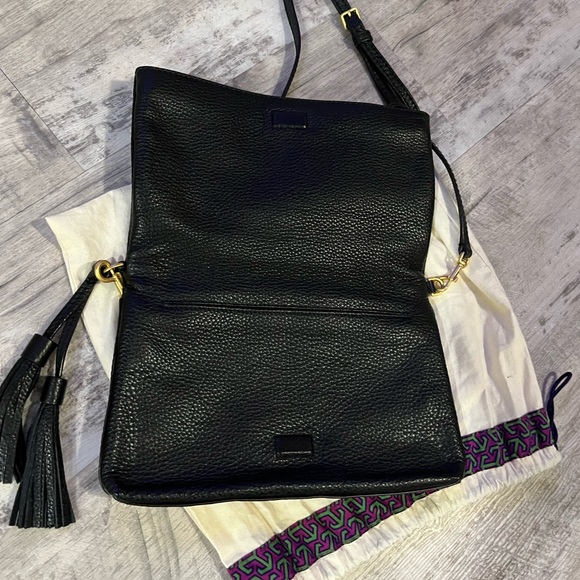 Tory Burch Thea Foldover crossbody bag in black! 🖤😊❤️😊🖤🖤🖤 - Picture 9 of 12